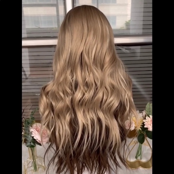 Gold and brown synthetic Japanese fiber wig - Picture 5 of 6